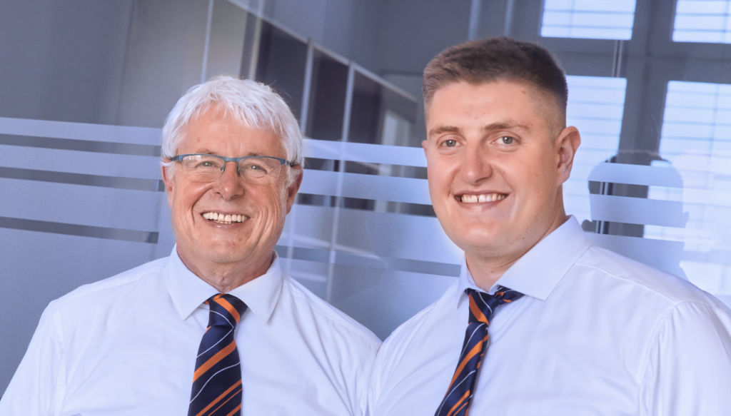 Portrait von Joachim und David Wagner in ihrer Kanzlei für Arbeitsrecht in Bielefeld. Portrait von Jochen und David Wagner in ihrer Kanzlei.
